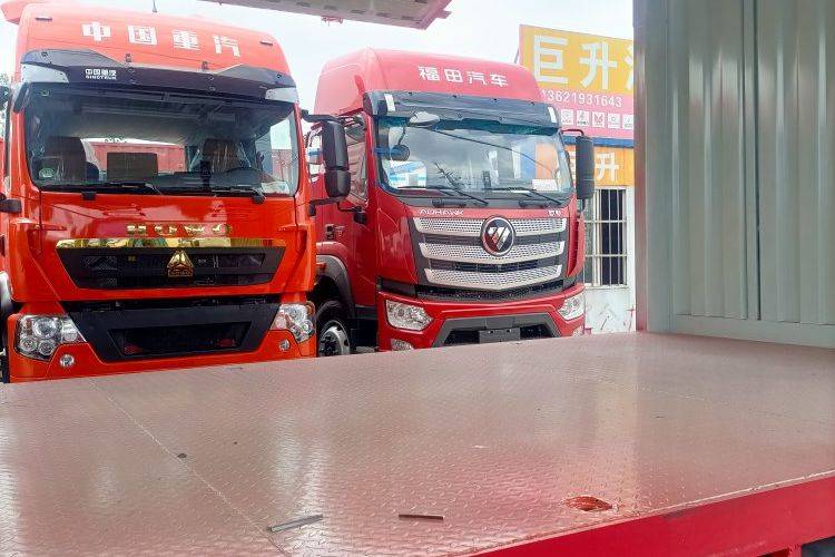 二手重汽汕德卡 290马力 载货车