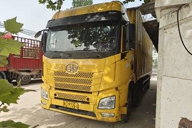 二手青岛解放 JH6重卡 290马力 6X2 9.5米厢式载货车(国五) 前四后四 锡柴二手载货车 黄牌图片