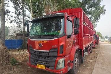二手东风柳汽 新乘龙M3中卡 200马力 4X2 6.8米仓栅式载货车(国六) 前四后四 玉柴二手载货车 黄牌