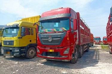 二手东风商用车 天龙KL重卡 465马力 8X4 9.4米仓栅式载货车(国五) 前四后八 雷诺二手载货车 黄牌