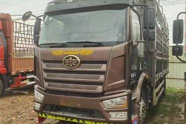 二手一汽解放 J6L中卡 精英版 260马力 4X2 6.75米仓栅式载货车(国六) 单桥 锡柴二手载货车 黄牌