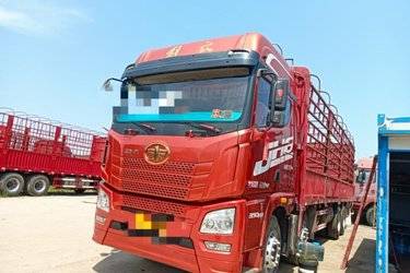 二手青岛解放 JH6重卡 领航版2.0 350马力 8X4 9.4米仓栅式载货车(435升级冲焊桥)(国五) 前四后八 锡柴二手载货车 黄牌