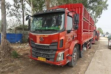 二手东风柳汽 新乘龙M3中卡 200马力 6X2 7.8米仓栅式载货车(国六) 前四后四 玉柴二手载货车 黄牌