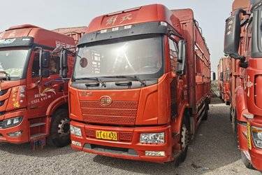 二手一汽解放 J6L中卡 2020款 领航版 南方款 240马力 4X2 6.75米仓栅式载货车(国五) 单桥 锡柴二手载货车 黄牌
