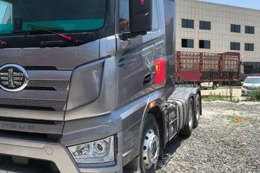 二手一汽解放 J7重卡 550马力 6X4 AMT自动挡牵引车(一汽)(国五) 双驱 锡柴二手牵引车 黄牌