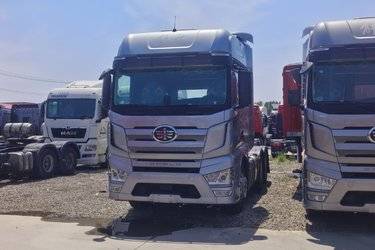二手一汽解放 J7重卡 560马力 6X4 AMT自动挡牵引车(国六)(一汽解放12挡)(带液缓)(国六) 双驱 锡柴二手牵引车 黄牌