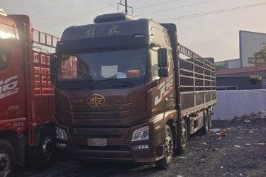 二手青岛解放 JH6重卡 领航版2.0 460马力 8X4 9.5米仓栅式载货车(潍柴发动机)(国五) 前四后八 潍柴二手载货车 黄牌