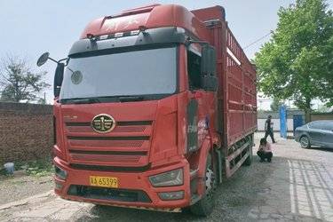 二手一汽解放 J6L中卡 精英版 260马力 4X2 6.75米仓栅式载货车(国六) 单桥 锡柴二手载货车 黄牌