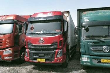 二手东风柳汽 乘龙H5 260马力 4X2 9.7米厢式载货车(国六) 单桥 康明斯二手载货车 黄牌
