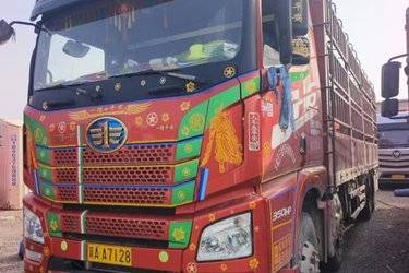 二手青岛解放 JH6重卡 350马力 8X4 9.4米仓栅式载货车(国五) 前四后八 锡柴二手载货车 黄牌
