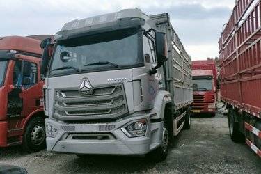二手中国重汽 豪沃N5W中卡 220马力 4X2 6.75米仓栅式载货车(国六) 单桥 潍柴二手载货车 黄牌