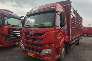二手青岛解放 龙VH 2.0版 240马力 4X2 6.75米仓栅式载货车(10挡)(国五) 单桥 锡柴二手载货车 黄牌