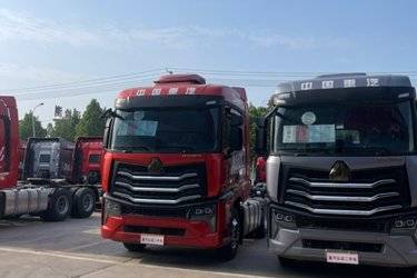 二手中国重汽 HOWO Max重卡 610马力 6X4 AMT自动档牵引车(国六) 双驱 潍柴二手牵引车 黄牌