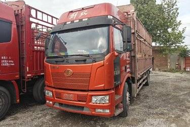 二手一汽解放 J6L中卡 2019款 240马力 4X2 6.75米仓栅式载货车(国五) 单桥 锡柴二手载货车 黄牌