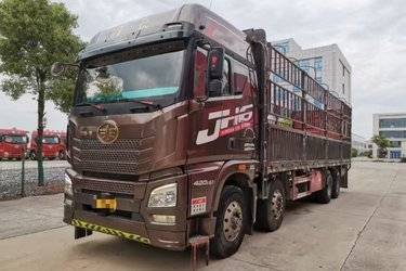 二手青岛解放 JH6重卡 420马力 8X4 9.5米仓栅式载货车(一汽12挡)(国五) 前四后八 锡柴二手载货车 黄牌