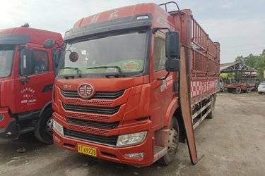 二手青岛解放 龙VH中卡 220马力 4X2 6.75米仓栅式载货车(国五) 单桥 锡柴二手载货车 黄牌