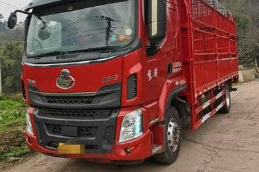 二手东风柳汽 乘龙H5中卡 240马力 4X2 6.8米仓栅式载货车(国五) 单桥 东风二手载货车 黄牌