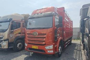 二手一汽解放 J6L中卡 尊享版 260马力 4X2 6.75米仓栅式载货车(国六) 单桥 锡柴二手载货车 黄牌
