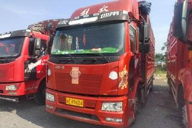 二手一汽解放 J6L中卡 220马力 4X2 6.75米仓栅式载货车(国五) 单桥 锡柴二手载货车 黄牌