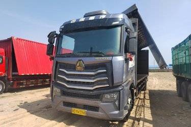 二手中国重汽 HOWO MAX 290马力 4X2 9.6米厢式载货车(国六) 单桥 曼二手载货车 黄牌