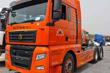 二手中国重汽 汕德卡SITRAK C7H重卡 440马力 6X4 LNG牵引车(国六) 双驱 曼二手牵引车 黄牌