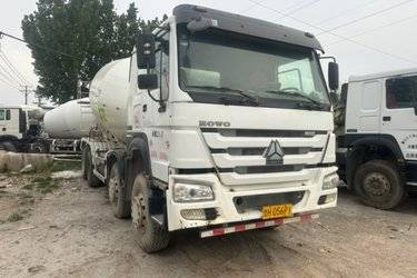 二手中国重汽 HOWO重卡 380马力 8X4 5.7方搅拌车(12档)(国五) 前四后八 中国重汽二手搅拌车图片