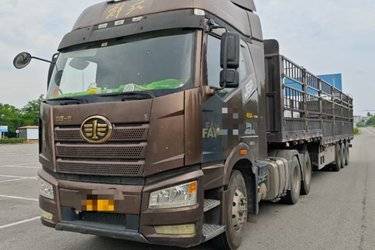 一汽解放 J6P重卡 领航版 460马力 6X4牵引车(国五) 双驱 一汽二手牵引车 黄牌