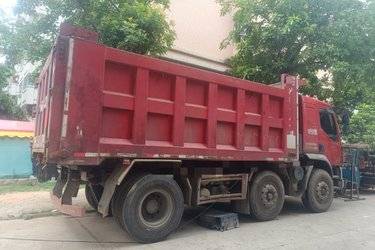二手东风柳汽 新乘龙M3 220马力 6X2 4.8米自卸车(国五) 前四后四 东风二手自卸车 黄牌图片