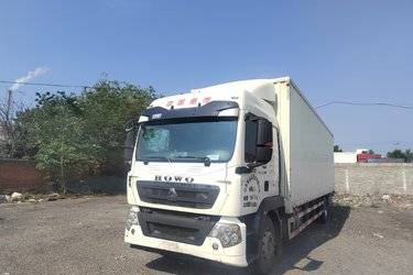 二手中国重汽 HOWO TX 290马力 4X2 9.6米厢式载货车(国六) 单桥 潍柴二手载货车 黄牌