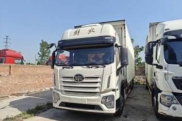 二手青岛解放 JK6 290马力 4X2 9.75米翼开启厢式载货车(国六) 单桥 锡柴二手载货车 黄牌