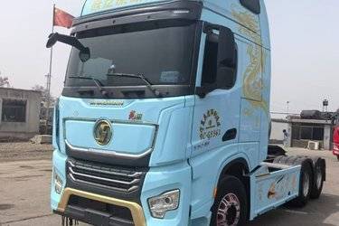 二手陕汽康明斯 龙骧 旗舰版 530马力 6X4 LNG自动档牵引车(国六) 双驱 潍柴二手牵引车 黄牌图片