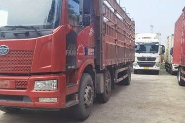 二手一汽解放 J6L中卡 240马力 6X2 7.7米仓栅式载货车(国五) 前四后四 大柴二手载货车 黄牌图片