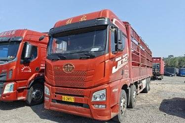 二手青岛解放 JH6重卡 420马力 8X4 9.5米仓栅式载货车(国五) 前四后八 锡柴二手载货车 黄牌