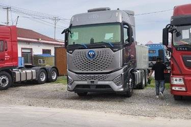 二手福田 欧曼银河 穿越版 660马力 6X4 AMT自动档牵引车(国六) 双驱 福田康明斯二手牵引车 黄牌图片
