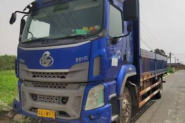 二手东风柳汽 乘龙H5中卡 220马力 4X2 6.8米排半栏板载货车(国五) 单桥 玉柴二手载货车 黄牌