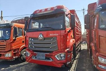 二手中国重汽 豪沃N5W中卡 220马力 4X2 6.75米仓栅式载货车(国六) 单桥 潍柴二手载货车 黄牌