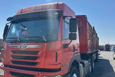 二手青岛解放 悍V重卡 375马力 6X4牵引车(国五) 双驱 潍柴二手牵引车 黄牌图片