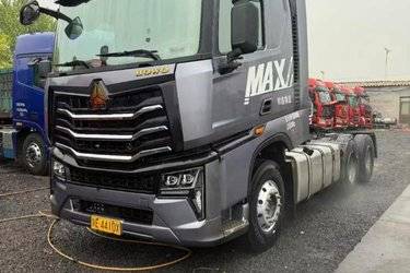 二手中国重汽 HOWO Max重卡 高效版 530马力 6X4 AMT自动档牵引车(国六) 双驱 曼二手牵引车 黄牌