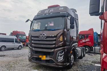 二手一汽解放 J6V重卡 520马力 6X4 AMT自动挡牵引车(国六) 双驱 锡柴二手牵引车 黄牌