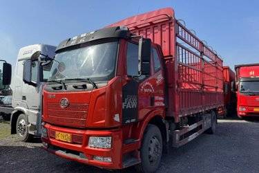 二手一汽解放 新J6L重卡 220马力 4X2 6.75米仓栅式载货车(国六) 单桥 大柴二手载货车 黄牌