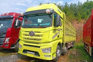 二手一汽解放 J7重卡 经典版 560马力 8X4 9.4米仓栅式载货车(带液缓)(国六) 前四后八 锡柴二手载货车 黄牌