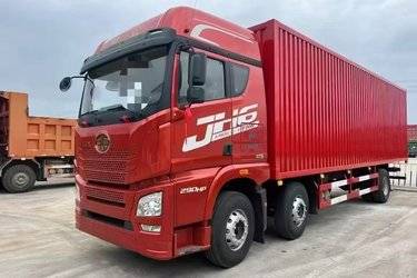 二手青岛解放 JH6重卡 290马力 4X2 9.5米厢式载货车(国五) 单桥 锡柴二手载货车 黄牌图片