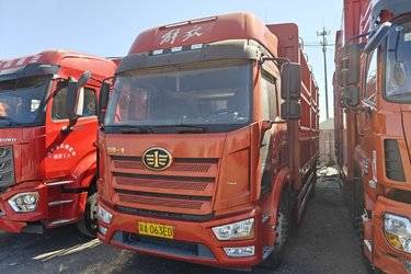 二手一汽解放 J6L中卡 尊享版 260马力 4X2 6.75米仓栅式载货车(国六) 单桥 锡柴二手载货车 黄牌