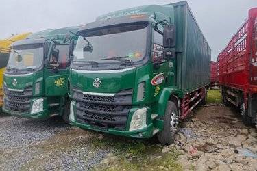 二手东风柳汽 乘龙H5中卡 220马力 4X2 9.7米厢式载货车(国五) 单桥 玉柴二手载货车 黄牌