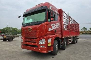 二手青岛解放 JH6重卡 460马力 8X4 8.2米AMT自动挡仓栅式载货车(速比3.545)(国五) 前四后八 锡柴二手载货车 黄牌图片