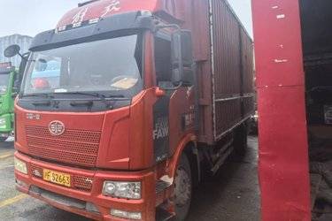 二手一汽解放 J6L中卡 180马力 4X2 7.7米厢式载货车(国五) 单桥 大柴二手载货车 黄牌