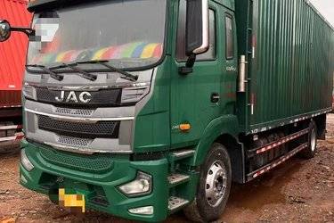 二手江淮 格尔发A5中卡 200马力 4X2 7.77米厢式载货车(5700轴距)(国五) 单桥 玉柴二手载货车 黄牌