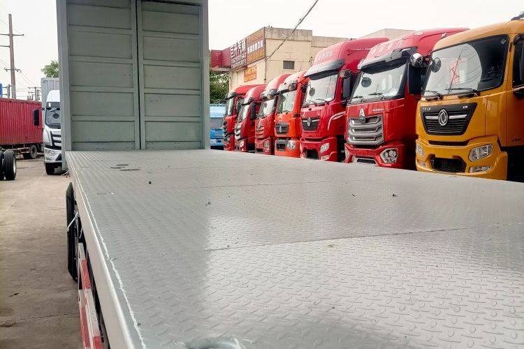 二手重汽汕德卡 290马力 载货车
