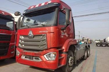 二手中国重汽 豪沃NX重卡 460马力 6X4 AMT自动档牵引车(国六) 双驱 潍柴二手牵引车 黄牌