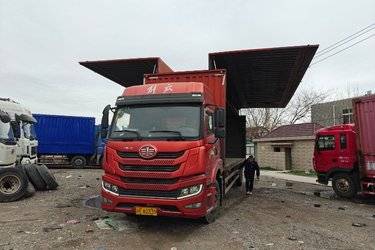 二手青岛解放 龙VH 2.0 220马力 4X2 9.65米翼开启厢式载货车(国五) 单桥 大柴二手载货车 黄牌